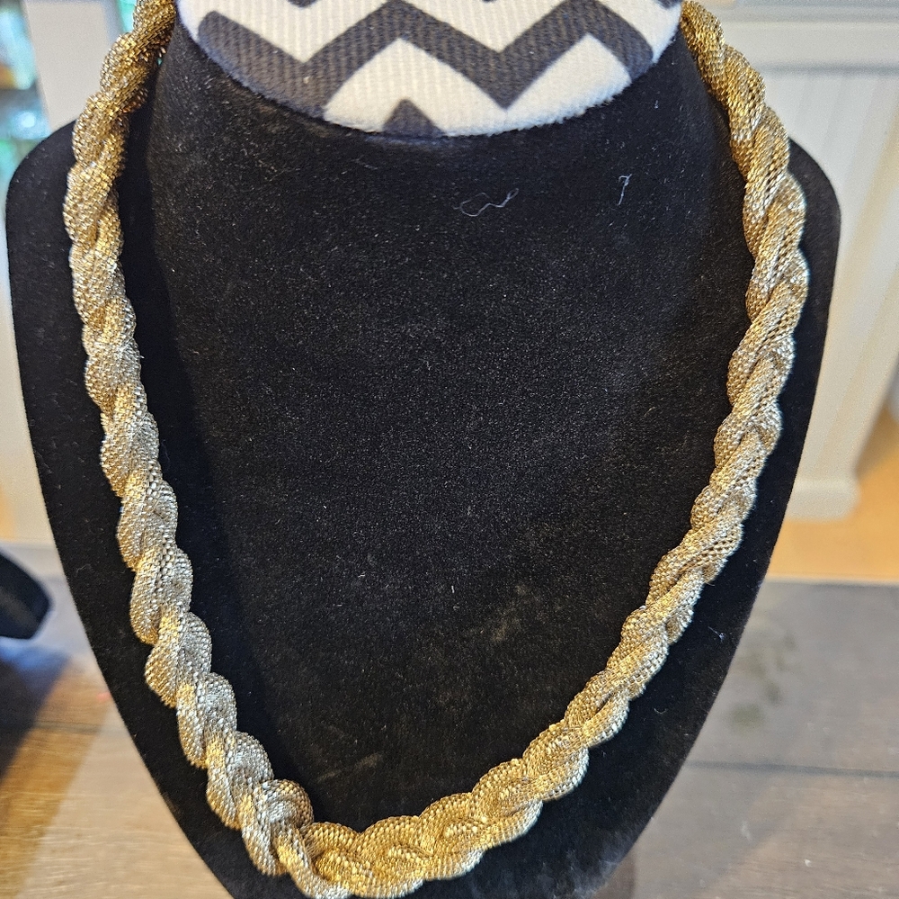 Vintage gold tone mesh necklace